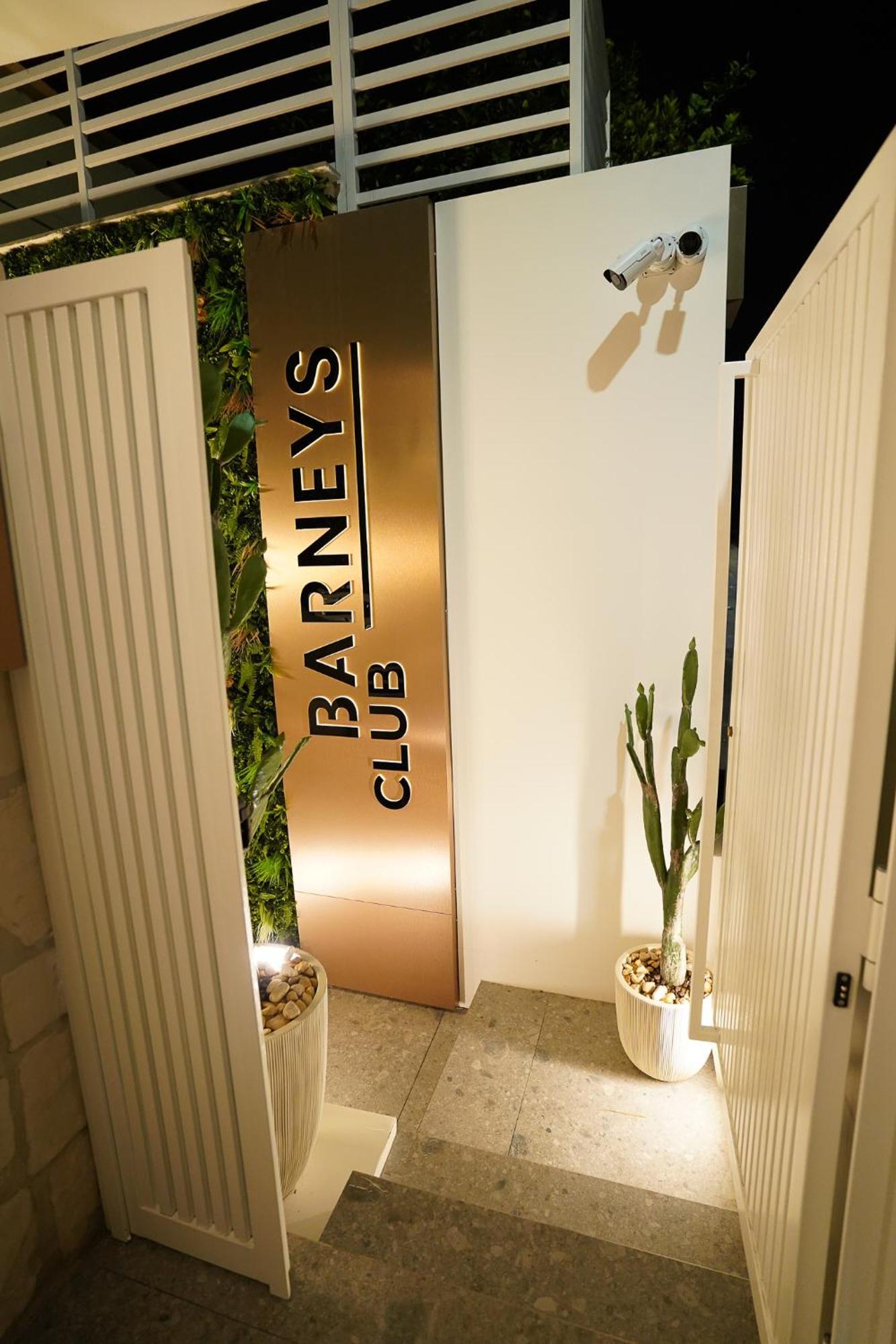 Barneys B&B Черкола Екстериор снимка